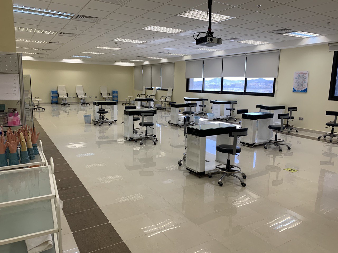 معمل التزيين والتجميل(2).jpg